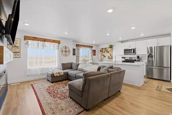 1252 W HIDDEN SPRING DR, Santaquin, UT 84655