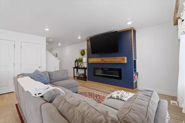 1252 W HIDDEN SPRING DR, Santaquin, UT 84655