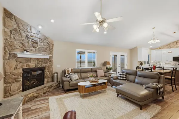 9317 N SUNSET DR, Thatcher, UT 84337