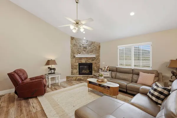 9317 N SUNSET DR, Thatcher, UT 84337