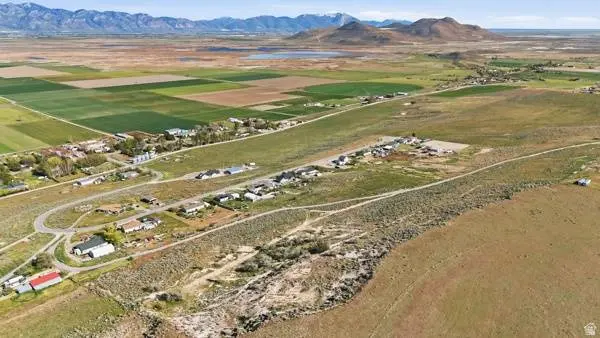 9317 N SUNSET DR, Thatcher, UT 84337