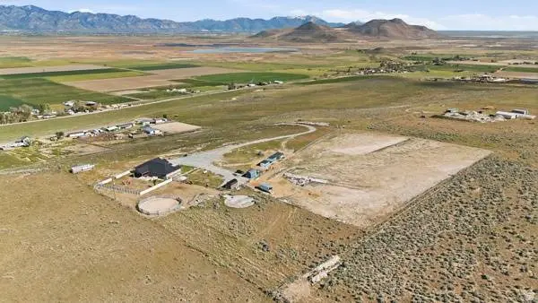 9317 N SUNSET DR, Thatcher, UT 84337