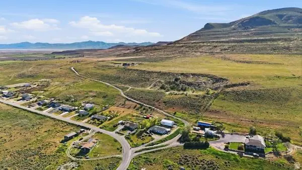 9317 N SUNSET DR, Thatcher, UT 84337
