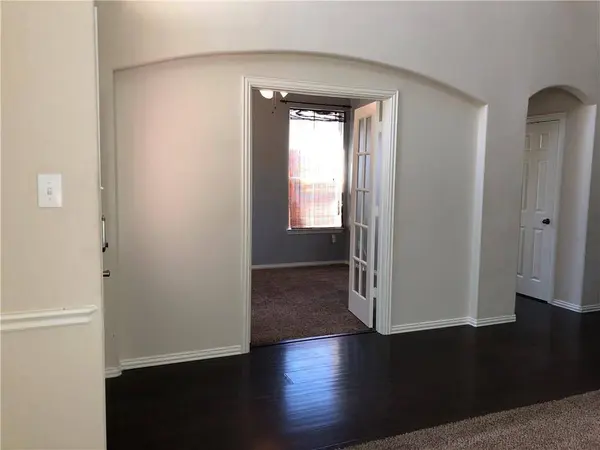 3821 Sandlin Street, Grapevine, TX 76092