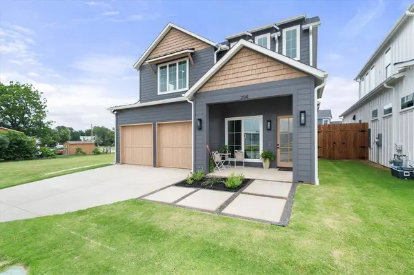 204 N Pine Street, Roanoke, TX 76262