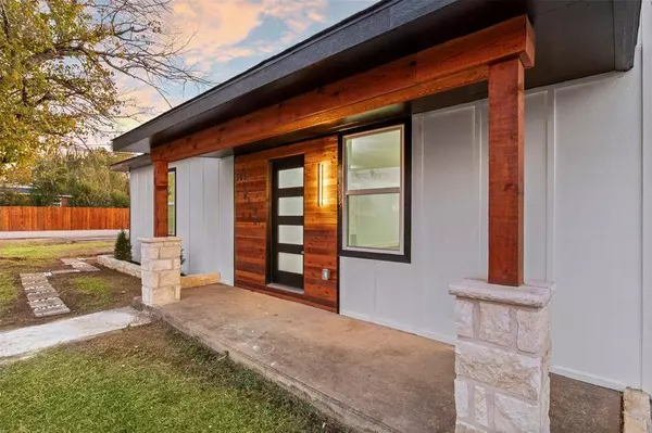 305 S Main Street, Venus, TX 76084