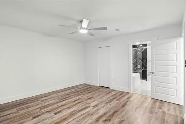 305 S Main Street, Venus, TX 76084