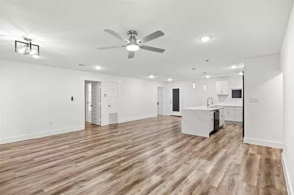 305 S Main Street, Venus, TX 76084