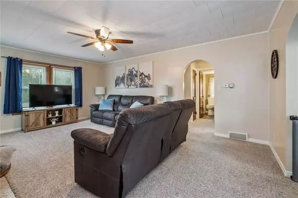 224 Meridian Rd, City Of But Sw, PA 16001