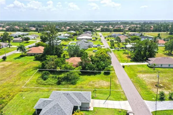 2215 NE 34th LN, Cape Coral, FL 33909
