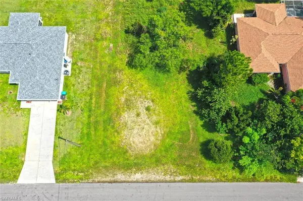 2215 NE 34th LN, Cape Coral, FL 33909
