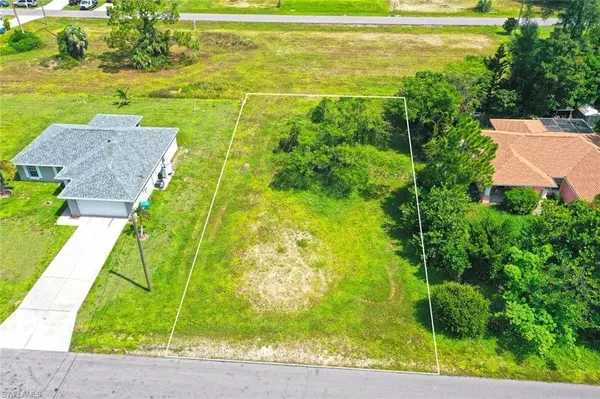 2215 NE 34th LN, Cape Coral, FL 33909