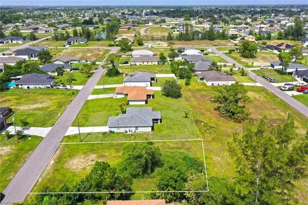 2215 NE 34th LN, Cape Coral, FL 33909