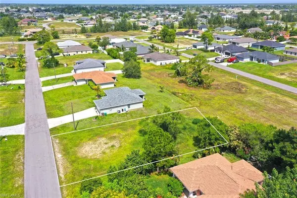 2215 NE 34th LN, Cape Coral, FL 33909