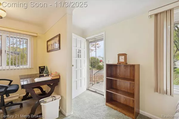 4466 S Center Road, Burton, MI 48519