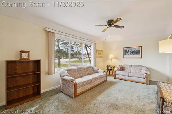 4466 S Center Road, Burton, MI 48519