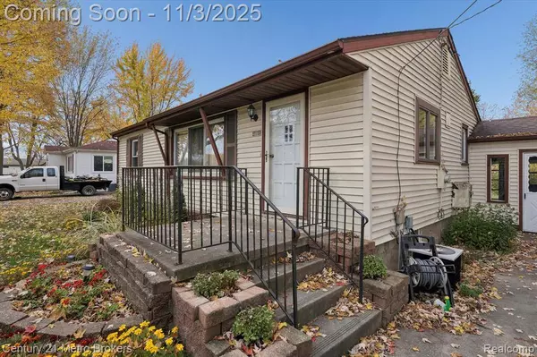 4466 S Center Road, Burton, MI 48519