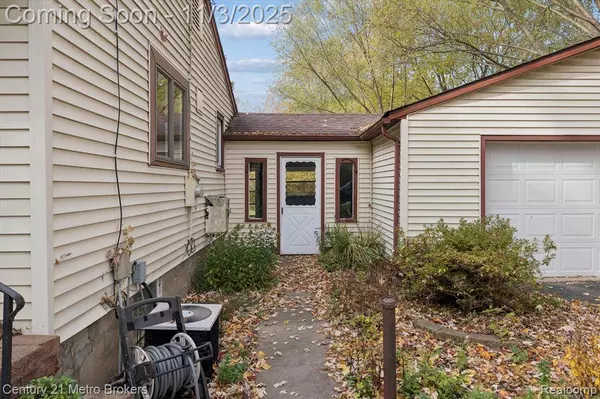 4466 S Center Road, Burton, MI 48519