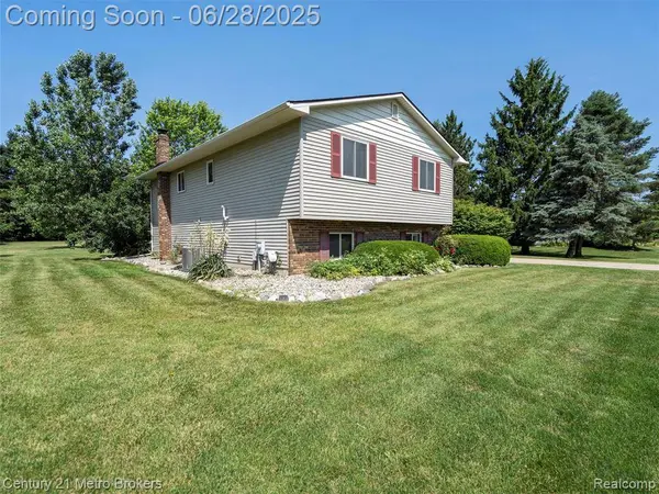 11433 Whitaker Road, Fenton, MI 48430