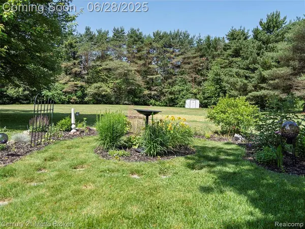 11433 Whitaker Road, Fenton, MI 48430