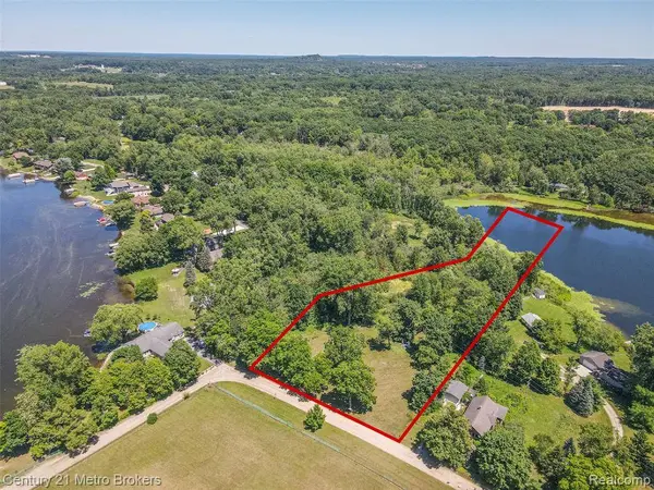 454 East Road, Holly Twp, MI 48442