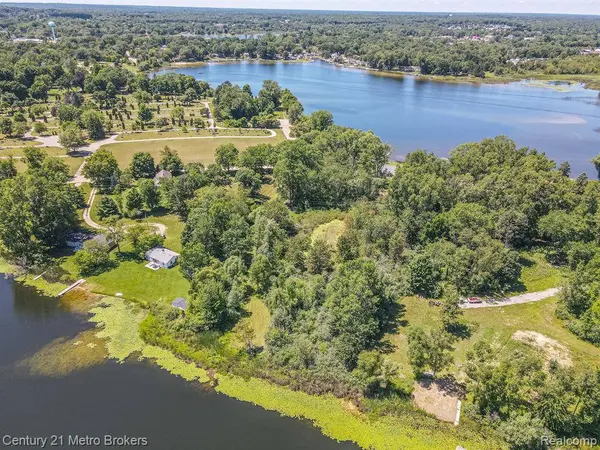 454 East Road, Holly Twp, MI 48442