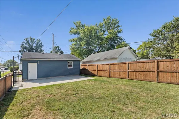 1520 7th ST, Highland, IL 62249