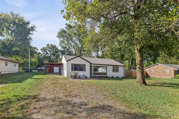 18 Elvira DR, Fairview Heights, IL 62208