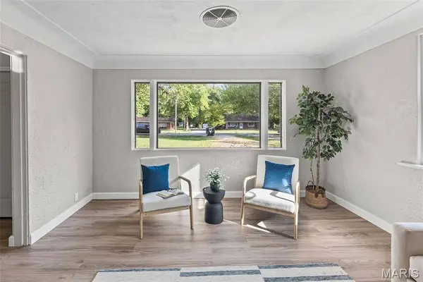 18 Elvira DR, Fairview Heights, IL 62208