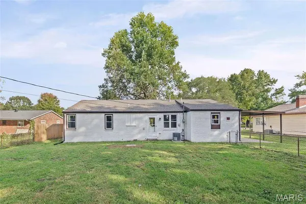 18 Elvira DR, Fairview Heights, IL 62208