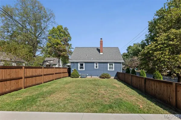 1520 7th ST, Highland, IL 62249