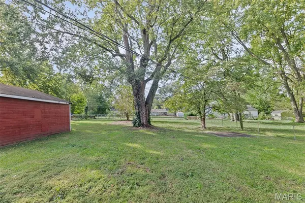 18 Elvira DR, Fairview Heights, IL 62208