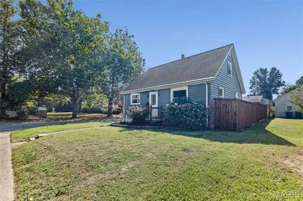 1520 7th ST, Highland, IL 62249