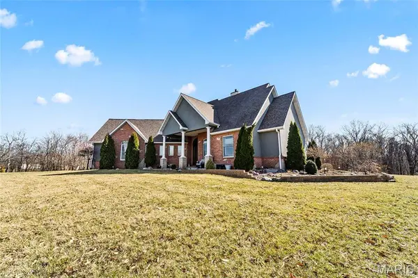 3051 Bella Vista Ct, Highland, IL 62249