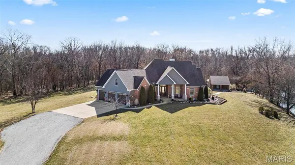 3051 Bella Vista Ct, Highland, IL 62249