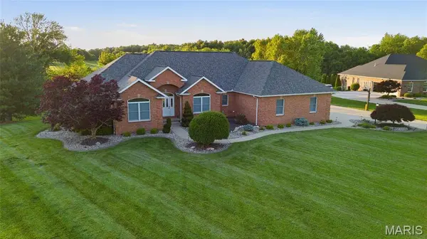 157 Blue Bell LN, Highland, IL 62249