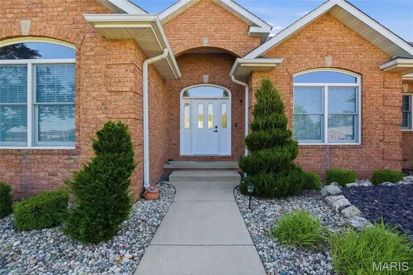 157 Blue Bell LN, Highland, IL 62249