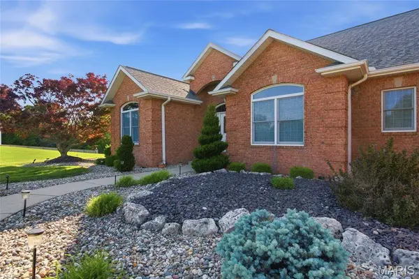 157 Blue Bell LN, Highland, IL 62249