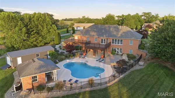 157 Blue Bell LN, Highland, IL 62249