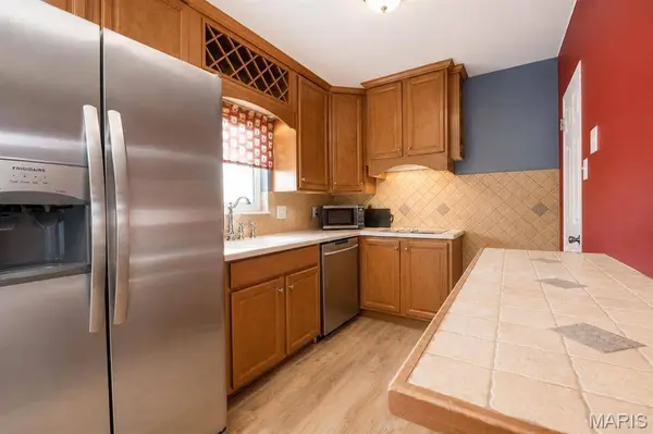 9 Paul DR, Granite City, IL 62040