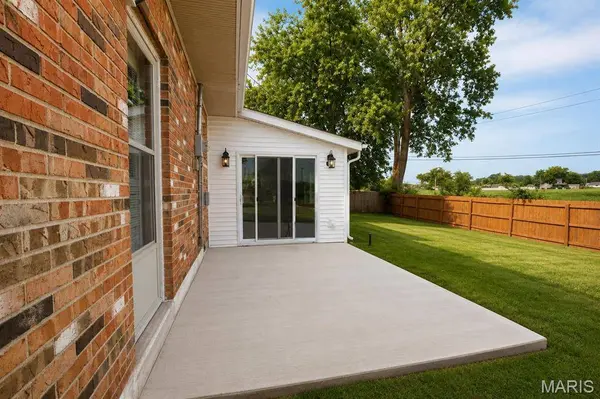 9 Paul DR, Granite City, IL 62040