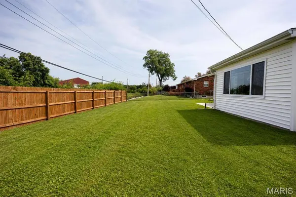 9 Paul DR, Granite City, IL 62040