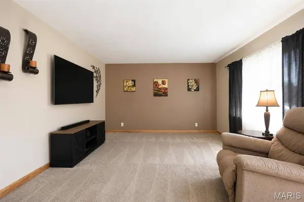 9 Paul DR, Granite City, IL 62040