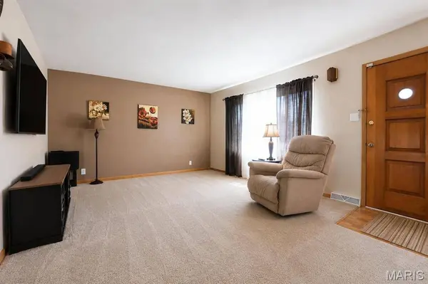 9 Paul DR, Granite City, IL 62040