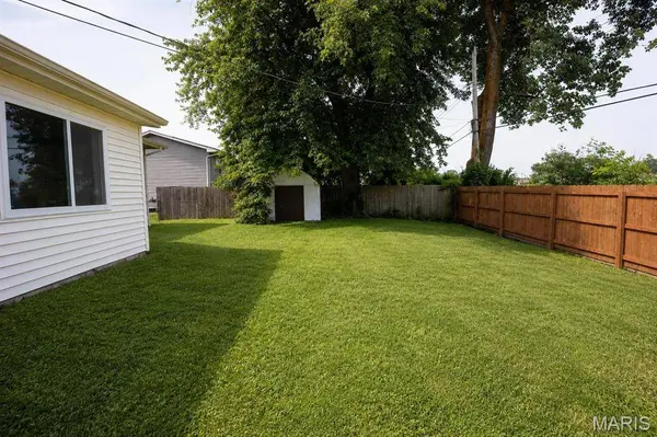 9 Paul DR, Granite City, IL 62040