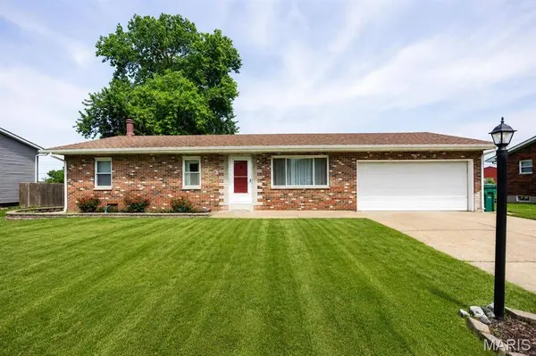 9 Paul DR, Granite City, IL 62040