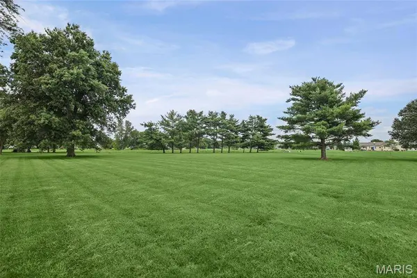 12941 Daiber RD, Highland, IL 62249