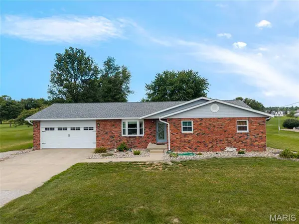 12941 Daiber RD, Highland, IL 62249