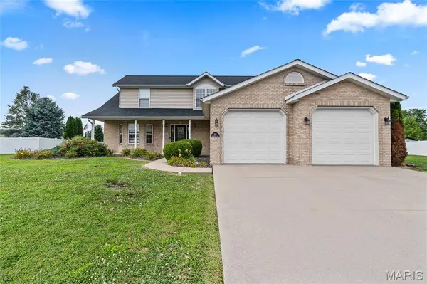 235 Baneberry DR, Highland, IL 62249