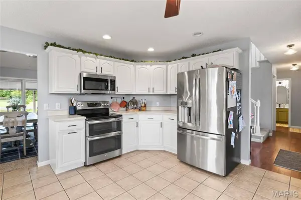 235 Baneberry DR, Highland, IL 62249